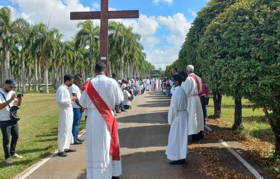 Bas Lica De Hig Ey Conmemora Con Viacrucis El Viernes Santo Diario Libre