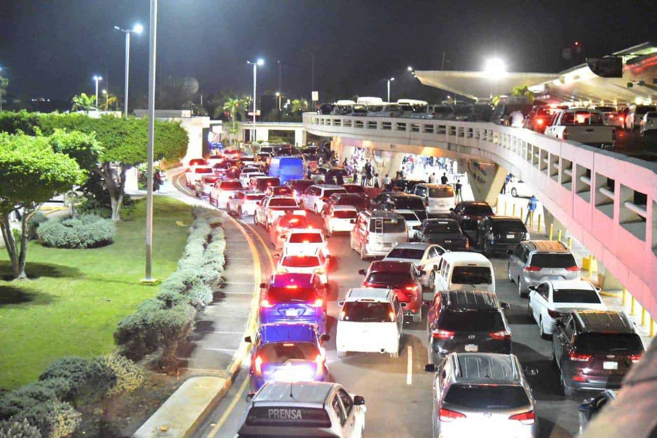 Por el accidente, las autoridades de Aeropuertos Dominicanos Siglo XXI decidieron cerrar el tráfico en Las Américas, el cual fue reanudado dos horas después. Debido al cierre un vuelo fue cancelado, 8 vuelos de pasajeros fueron desviados a aeropuertos alternos, junto a un vuelo de carga. Mientras 9 vuelos de pasajeros sufrieron retrasos a su salida, junto a 3 vuelos cargueros.