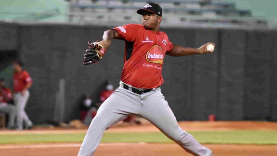 Escogido y Estrellas; Gigantes con Águilas; Licey con Toros son los partidos en la pelota invernal