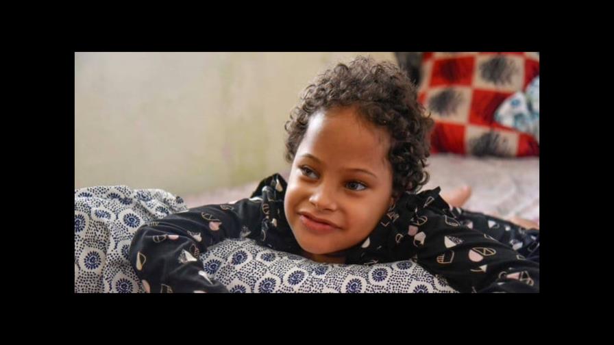 Primera dama contacta a familia de niña con tumor en la espalda