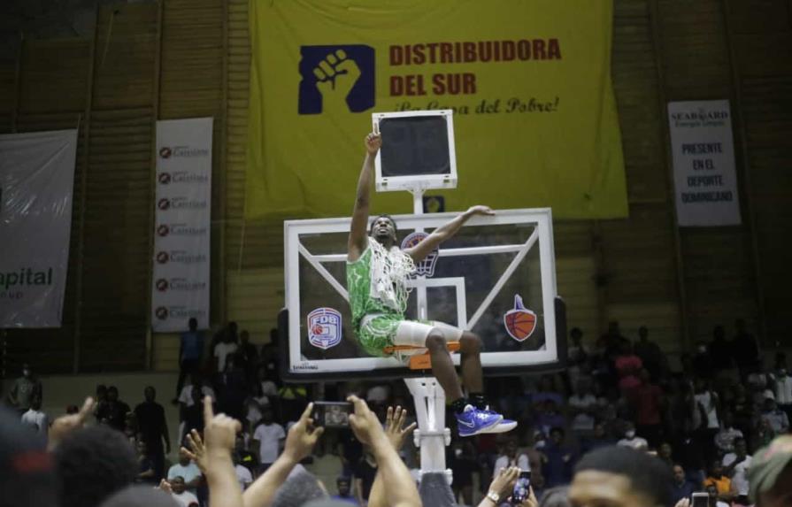 Laguneros campeones del baloncesto de San Cristóbal