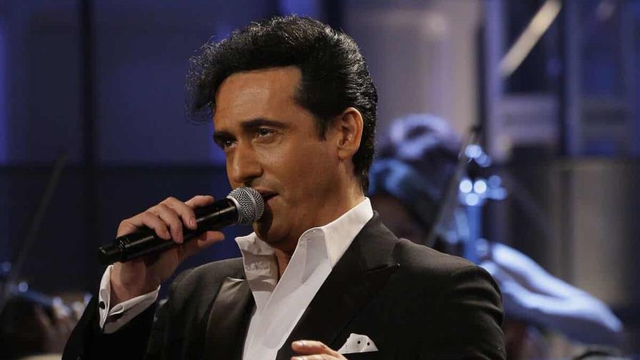 Carlos Marín, cantante de Il Divo está entubado y en coma inducido