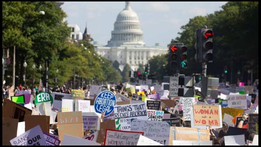 Clínicas lamentan que el fallo del Supremo no evite veto al aborto en Texas