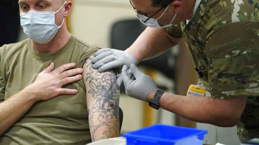 Fuerzas armadas de Estados Unidos sancionan a no vacunados