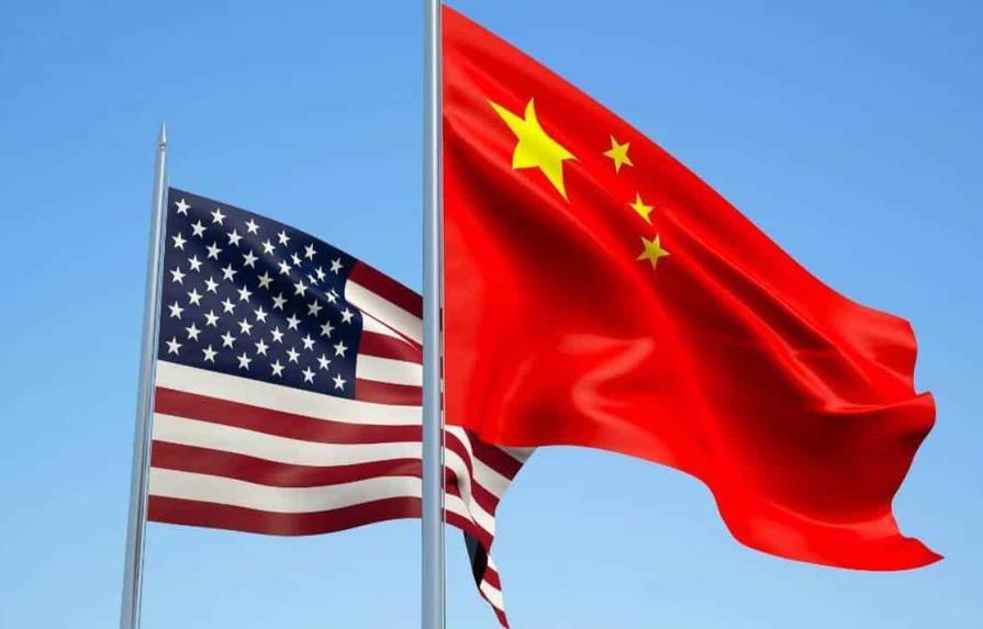 El Pentágono sigue a un globo espía chino sobre el oeste de EEUU