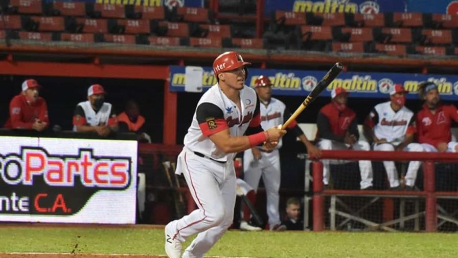 Cardenales vencen a Tiburones y aseguran su clasificación en Béisbol de Venezuela