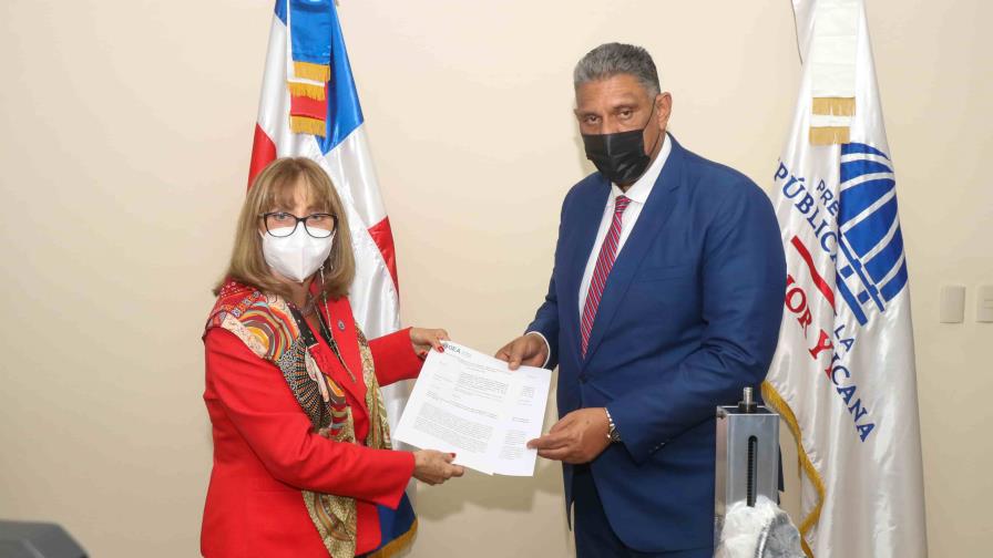 OEA dona máquina para marcaje y remarcaje de armas registradas en Interior y Policía