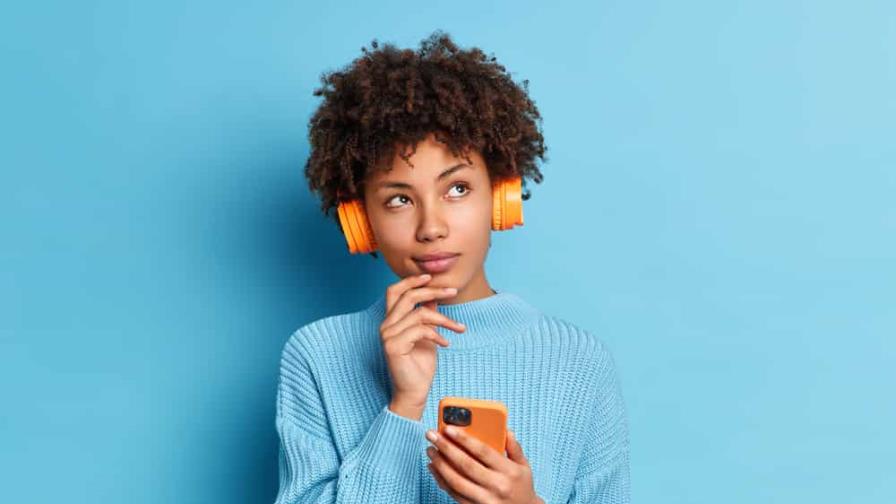 ¿Qué tanto te escucha tu celular? Tu móvil realmente podría conocerte más de lo que crees