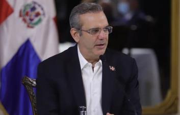 Luis Abinader promulga ley de Comercio Marítimo