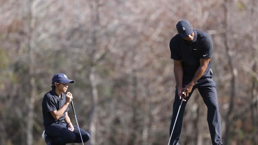 Woods vuelve al golf; muy lejos todavía de su mejor nivel