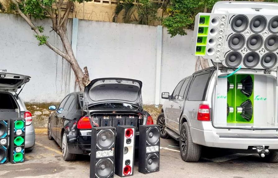 Policía da duro golpe a los ruidosos autos modificados con bocinas