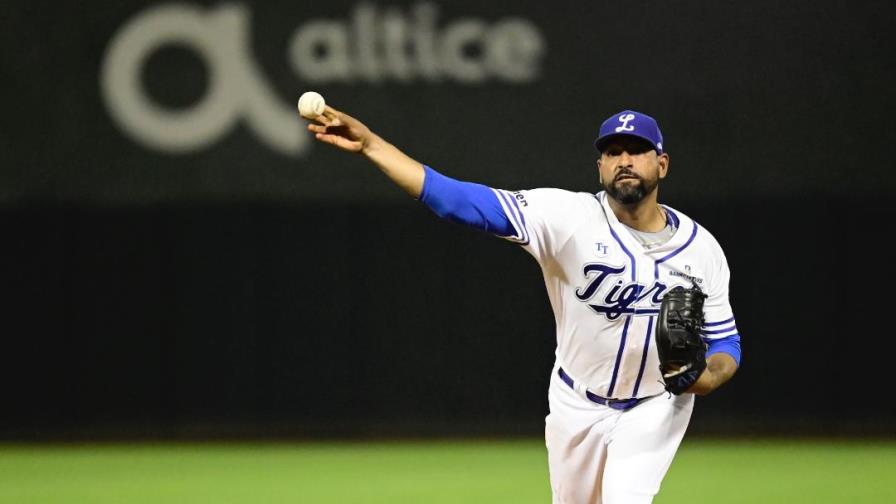 César Valdez se llevó la triple corona de pitcheo en la pelota invernal César Valdez se llevó la triple corona de pitcheo en la pelota invernal