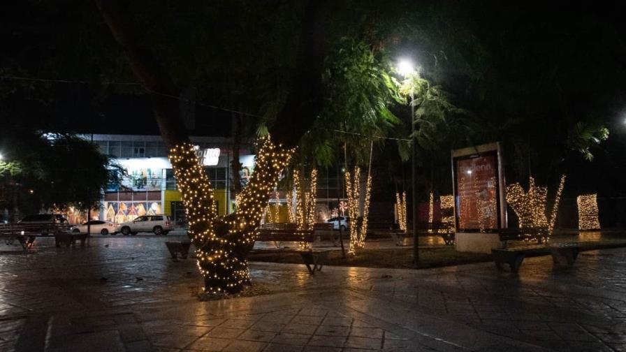 El colorido de la Navidad adorna las principales avenidas del Distrito Nacional El colorido de la Navidad adorna las principales avenidas del Distrito Nacional