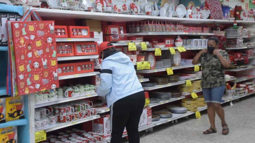 Comerciantes de Santiago dicen las ventas se han reducido respecto al año anterior Comerciantes de Santiago dicen las ventas se han reducido respecto al año anterior