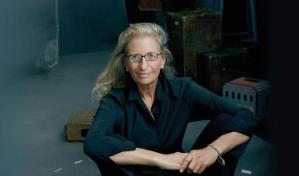 La fotógrafa Annie Leibovitz radiografía su relación con la moda en un libro
