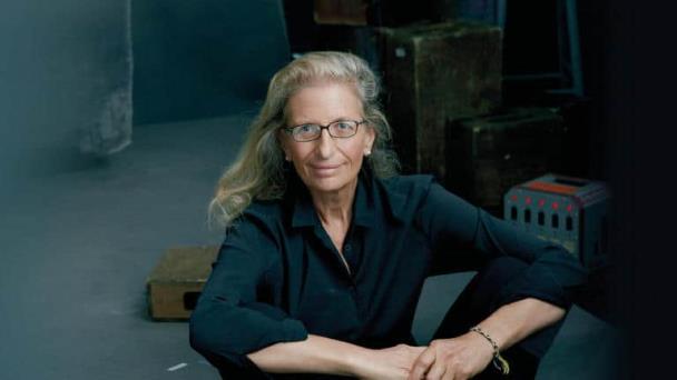 La fotógrafa Annie Leibovitz radiografía su relación con la moda en un libro