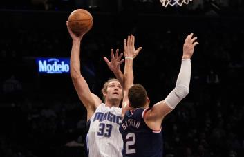 Magic se aprovecha de diezmados Nets