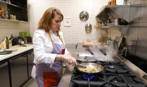 Restaurantes ansiosos por ómicron, alto costo de comida