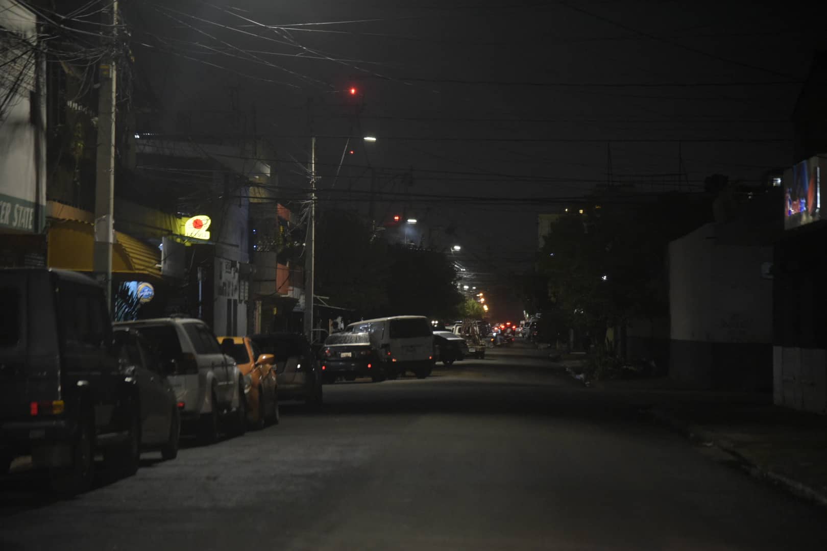 Las luces y decoraciones navideñas son grandes ausentes en casas de barrios del Distrito Nacional