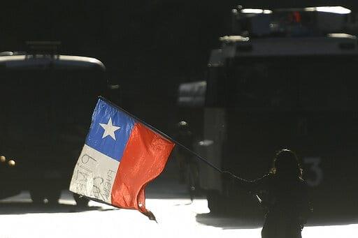 Izquierdista Boric aventaja en primeros resultados en Chile