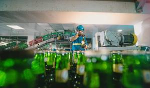 Cervecer&iacute;a llama al di&aacute;logo a botelleros en paro; asegura siguen sus operaciones