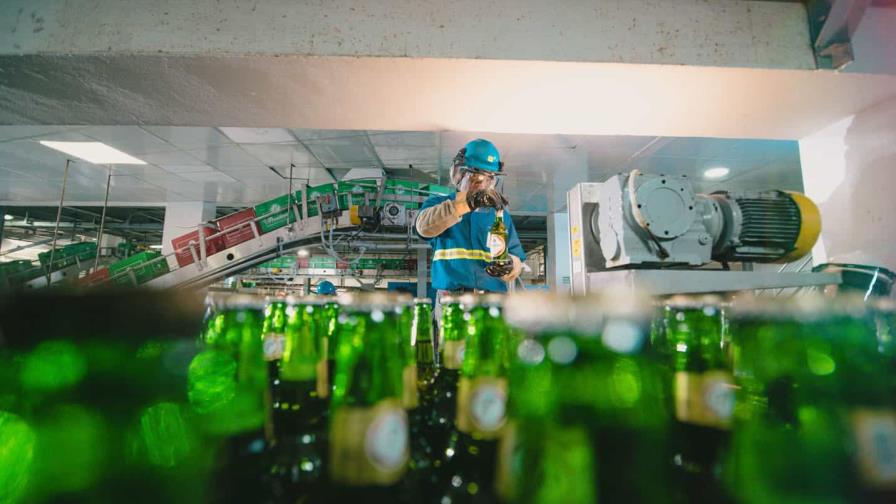 Cervecería llama al diálogo a botelleros en paro; asegura siguen sus operaciones Cervecería llama al diálogo a botelleros en paro; asegura siguen sus operaciones