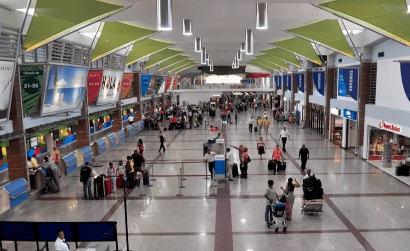 Anuncian medidas para garantizar seguridad en aeropuertos en Navidad y Año Nuevo