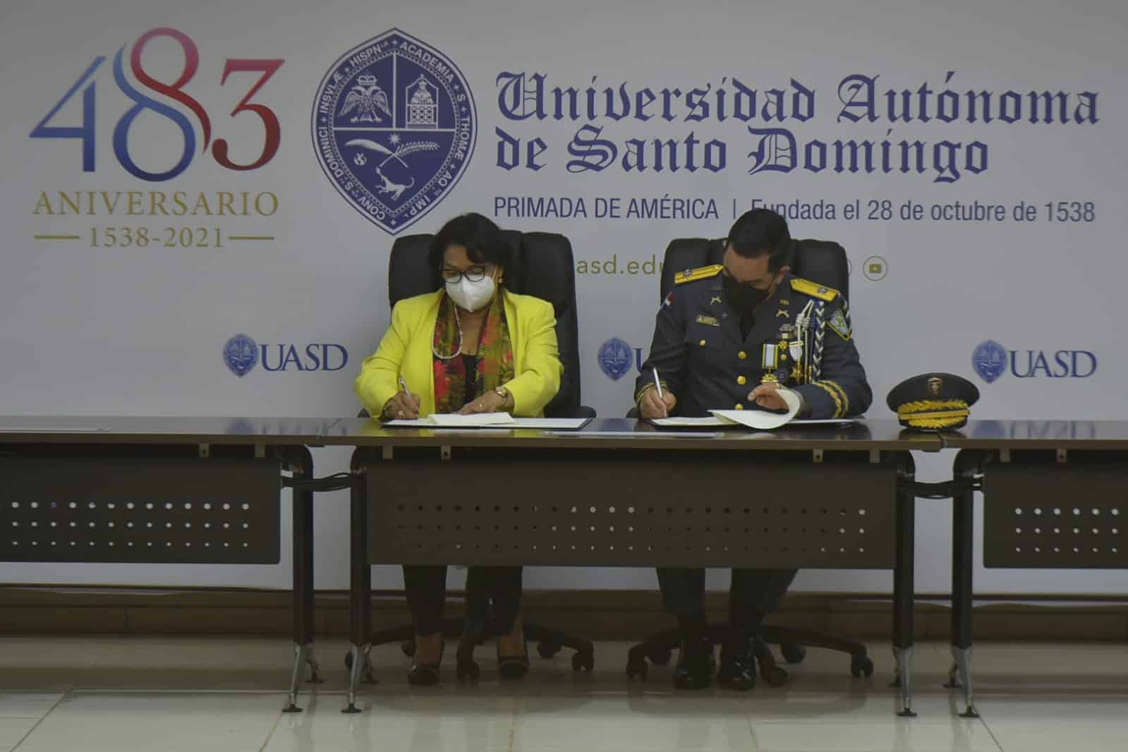 
La Policía Nacional y la Universidad Autónoma de Santo Domingo (UASD) firmaron un acuerdo.

