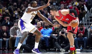DeRozan regresa a alineación de Bulls en triunfo ante Lakers