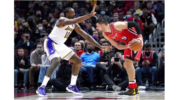 DeRozan regresa a alineación de Bulls en triunfo ante Lakers
