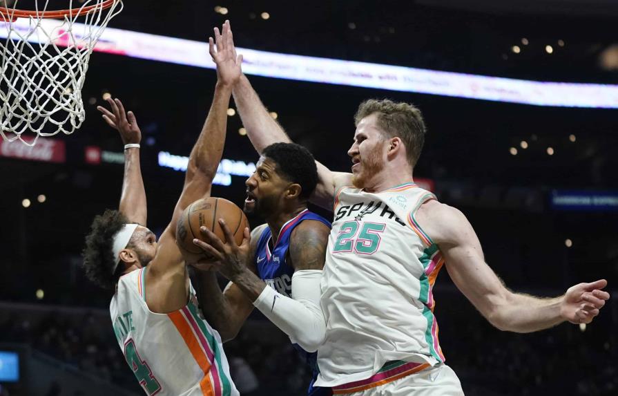 Triple-doble de Dejounte Murray y Spurs derrotan a Clippers