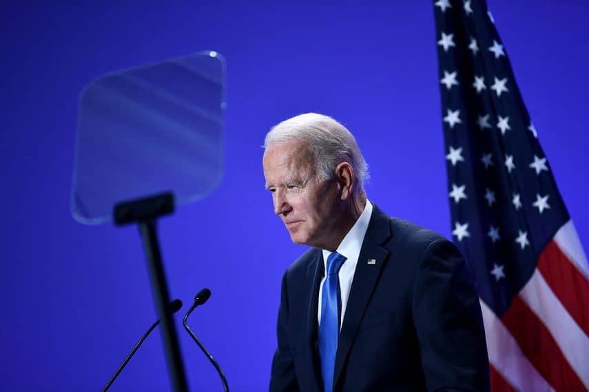 Biden impulsa los tests y las vacunas contra ómicron y descarta restricciones en EEUU