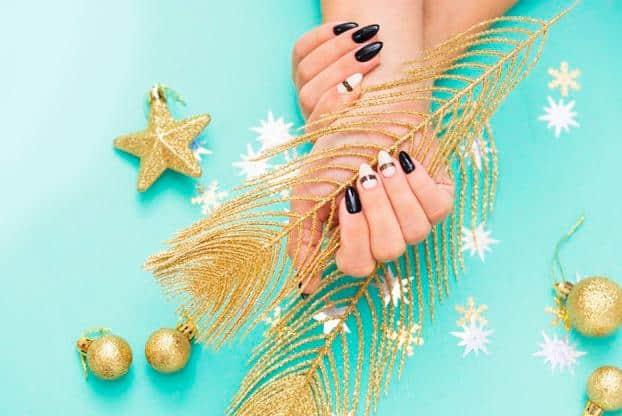 Tendencia navideña para las uñas: largas y sencillas