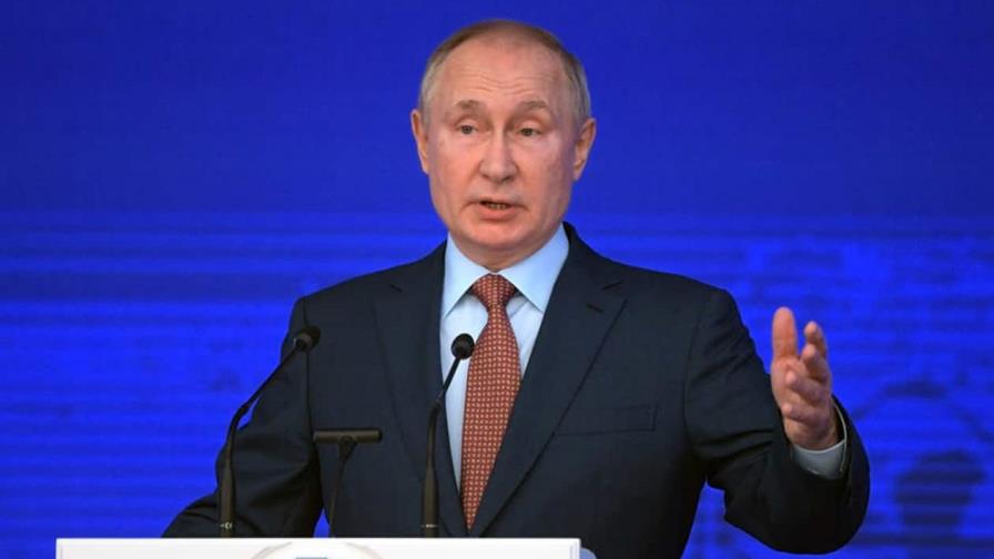 Putin avisa de que Rusia responderá con firmeza a pasos occidentales hostiles