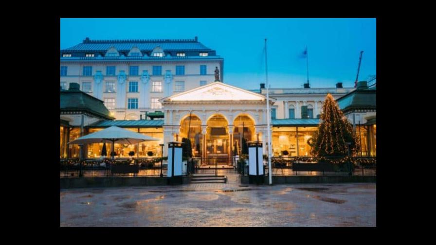 Bares cerrarán más temprano en Nochebuena en Finlandia por COVID-19