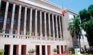 Denuncian el Minerd no le ha pagado a los maestros contratados