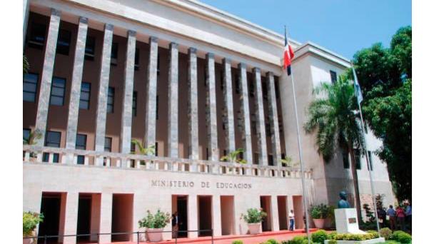 Disparo de los casos de COVID-19 obliga a Educación a evaluar el regreso a clases