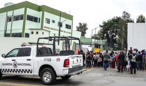Migrantes protestan ante cuartel militar en Tijuana tras amenazas de cártel