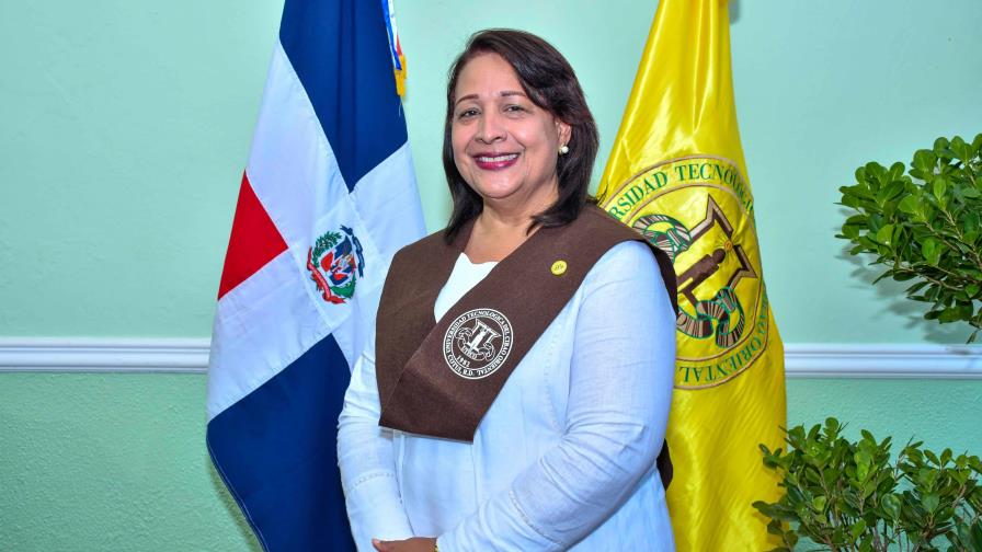 Marilyn Díaz es posesionada como nueva rectora de Uteco