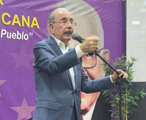 En PLD unos callan, otros observan, pero Gustavo Sánchez defiende a Danilo Medina