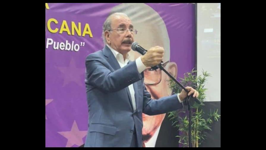 En PLD unos callan, otros observan, pero Gustavo Sánchez defiende a Danilo Medina En PLD unos callan, otros observan, pero Gustavo Sánchez defiende a Danilo Medina