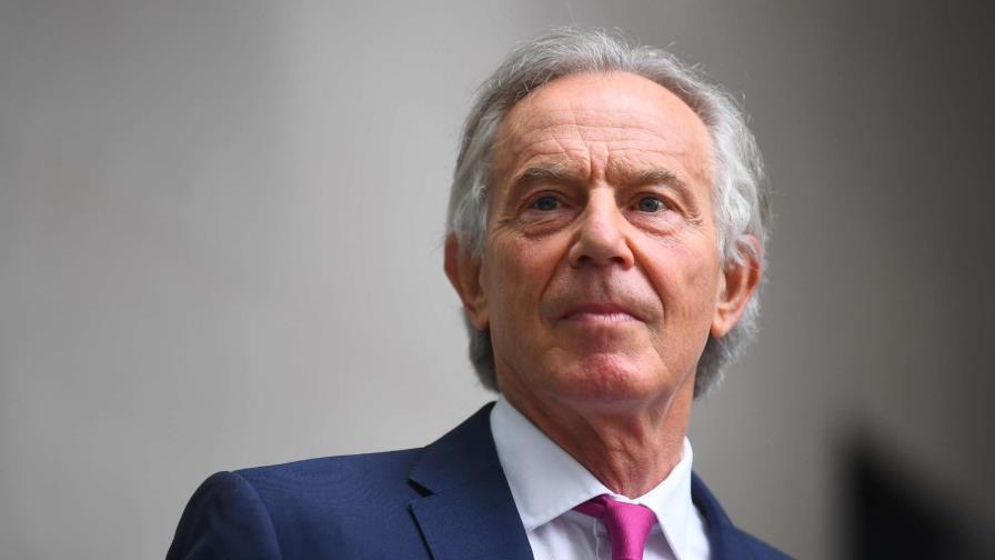 Tony Blair llama idiotas a quienes rechazan vacunarse contra el COVID