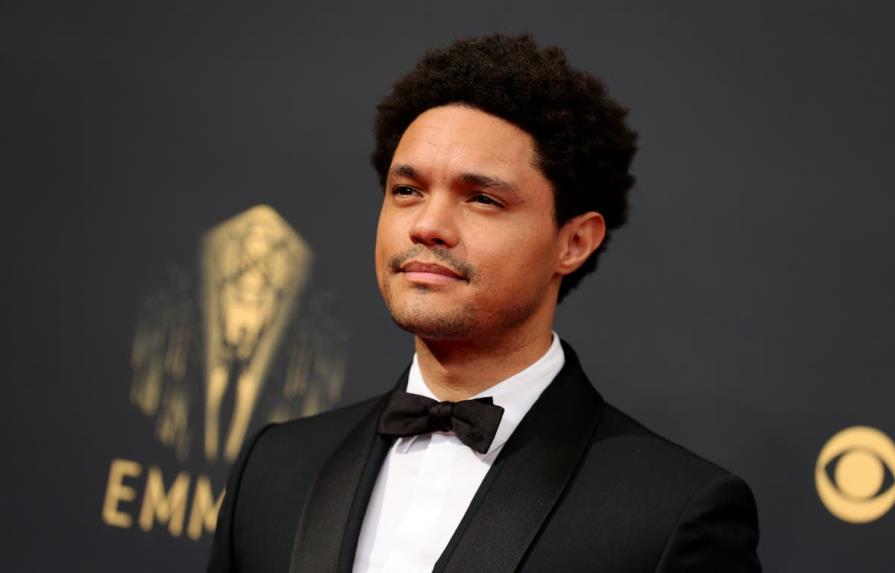 Comediante Trevor Noah demanda hospital por negligencia