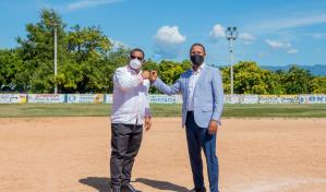 Edesur electrifica e ilumina instalaciones deportivas en Rancho Arriba y Barahona