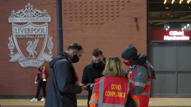 Coronavirus fuerza a suspender dos partidos de la Premier