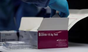 Mujer que viajó a Chile desde República Dominicana da positivo a ómicron