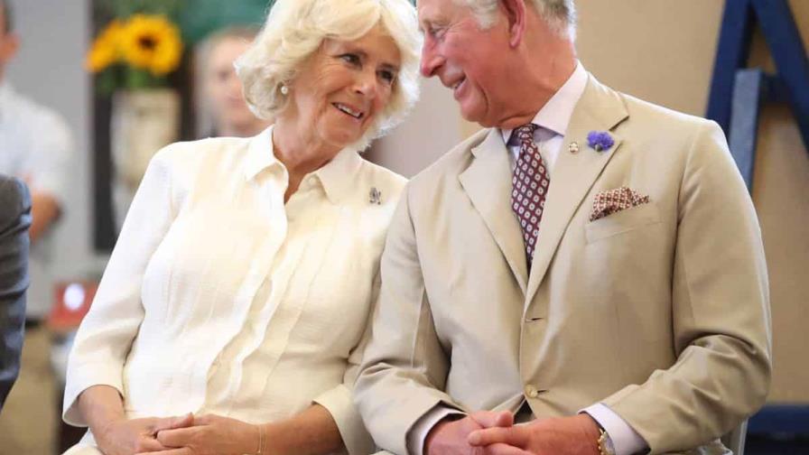 El príncipe Carlos y Camilla pasarán la Navidad con Isabel II