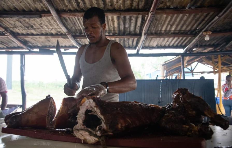 Se activan las ventas de cerdo asado para la celebración de Nochebuena