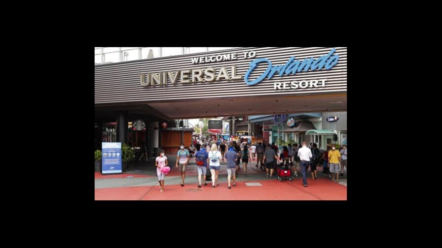 Universal Orlando restablece el uso de mascarillas por COVID