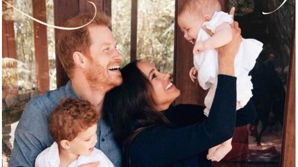 El príncipe Harry y Meghan comparten la primera fotografía de su hija Lilibeth